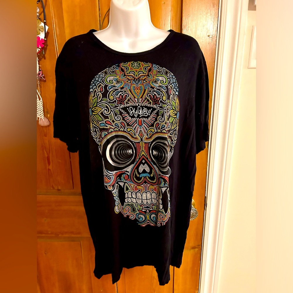 Beautiful T-shirt, extra large for vacationing